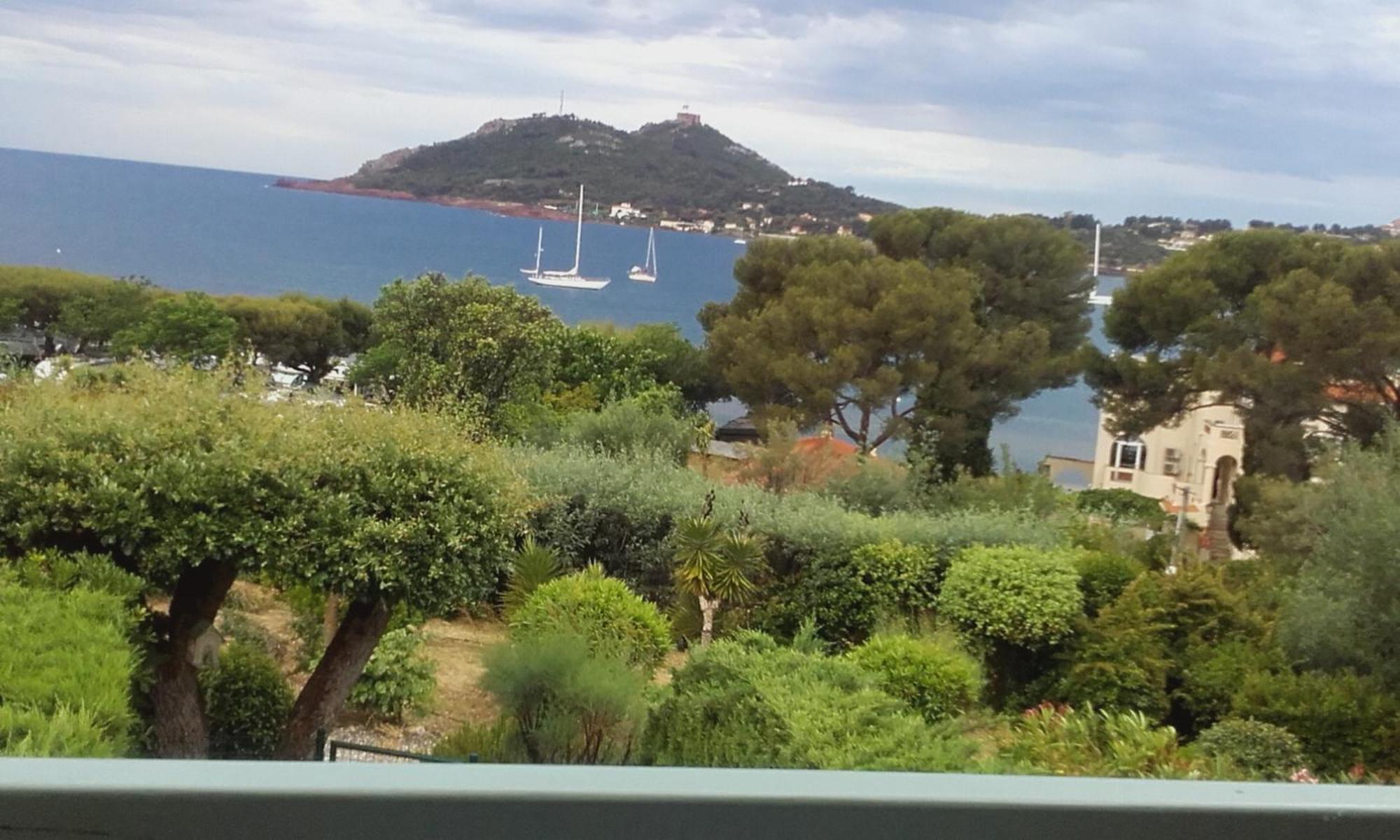 Appartement Vue Mer Piscines Parking Les Coraux Agay Plage Saint-Raphael (Var) Exterior foto